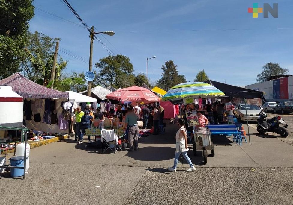 Comerciantes semifijos en Xalapa han visto una baja del 50 % en sus ventas