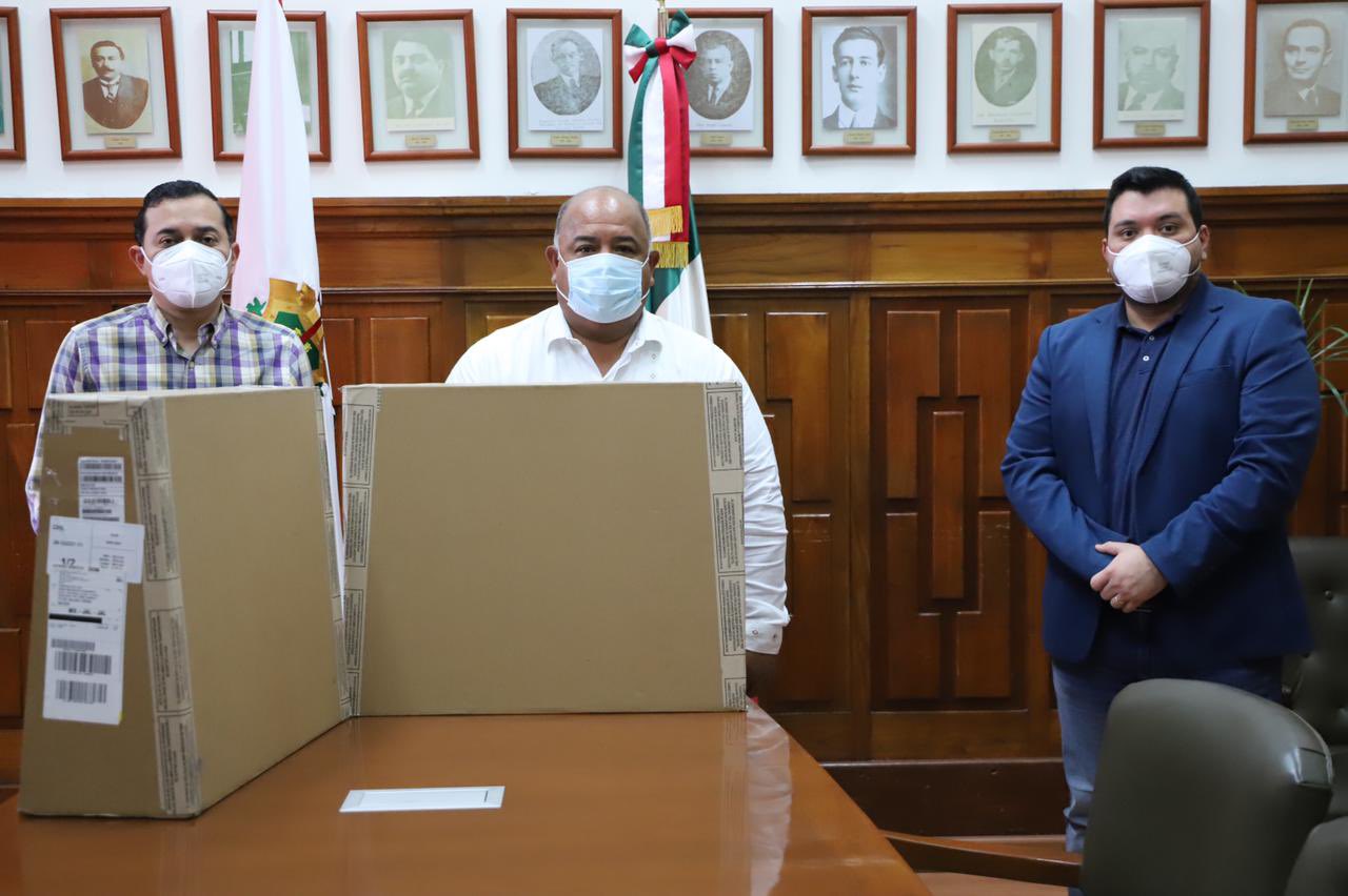 Entregó el secretario de Gobierno, Eric Cisneros, equipo para Radiotelevisión de Veracruz