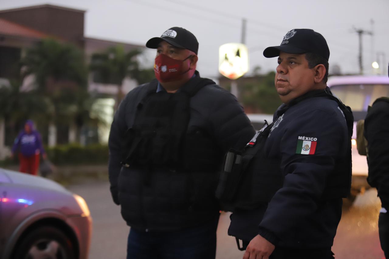 En Martínez de la Torre, el secretario de Gobierno, Eric Cisneros supervisó filtros de seguridad