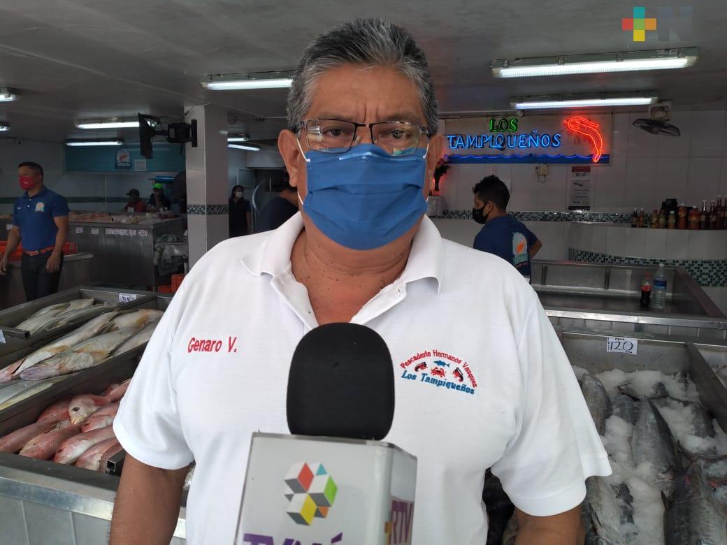 Baja demanda de pescados y mariscos en mercado de pescadería de Veracruz