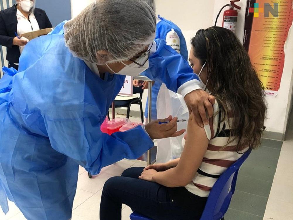 Todos los trabajadores del Hospital de Coatzacoalcos serán vacunados contra COVID-19
