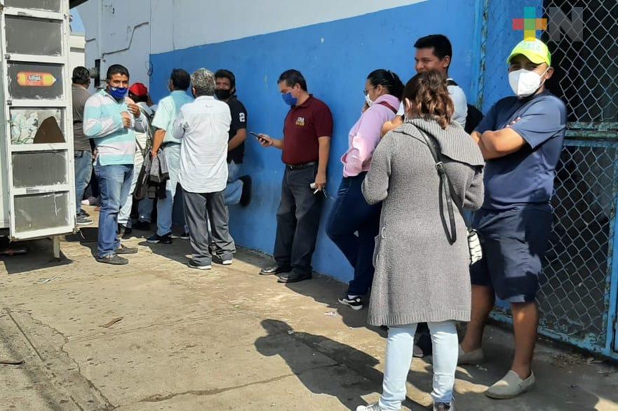 Largas filas en Tránsito Municipal de Veracruz por fallas en sistema de cobro de infracciones