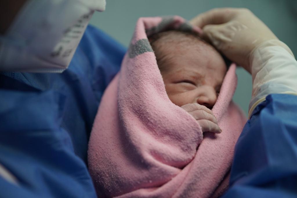 Nació el primer bebé del 2021 en el IMSS, con estrictas medidas de sanidad por COVID-19