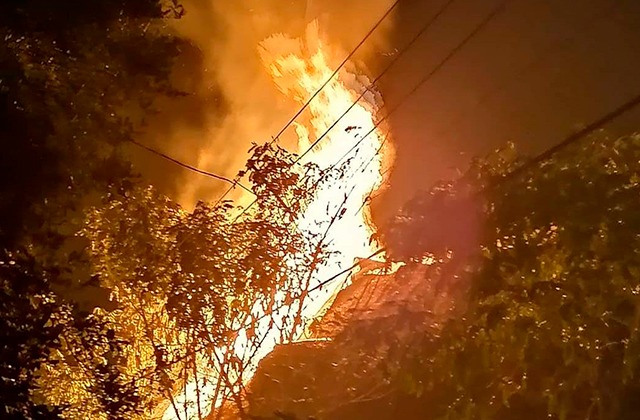 Cohete provocó que una palapa se incendiara, en Coatzacoalcos