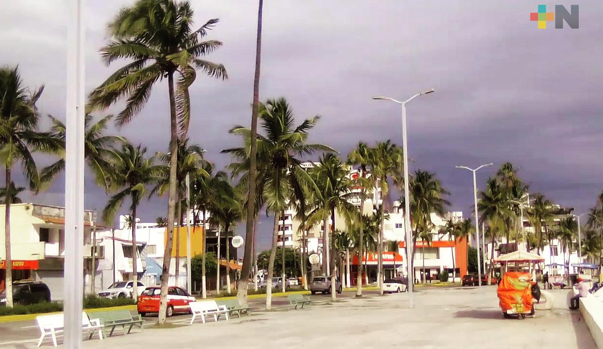 Seguir trabajando como hasta ahora para afrontar este 2021, opinan ciudadanos