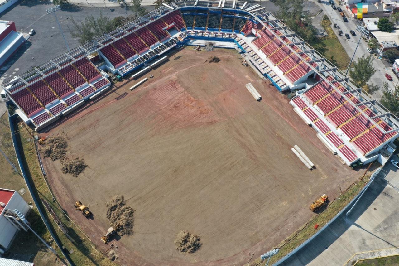 Gobernador del Estado supervisa remodelación del Estadio “Beto Ávila»