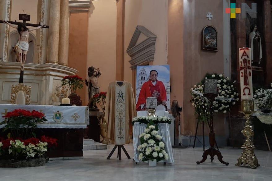 Feligreses pudieron despedir las cenizas del padre Víctor Manuel Díaz