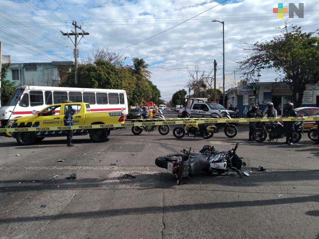 Choque entre motopatrulla y camioneta deja dos heridos en ciudad de Veracruz