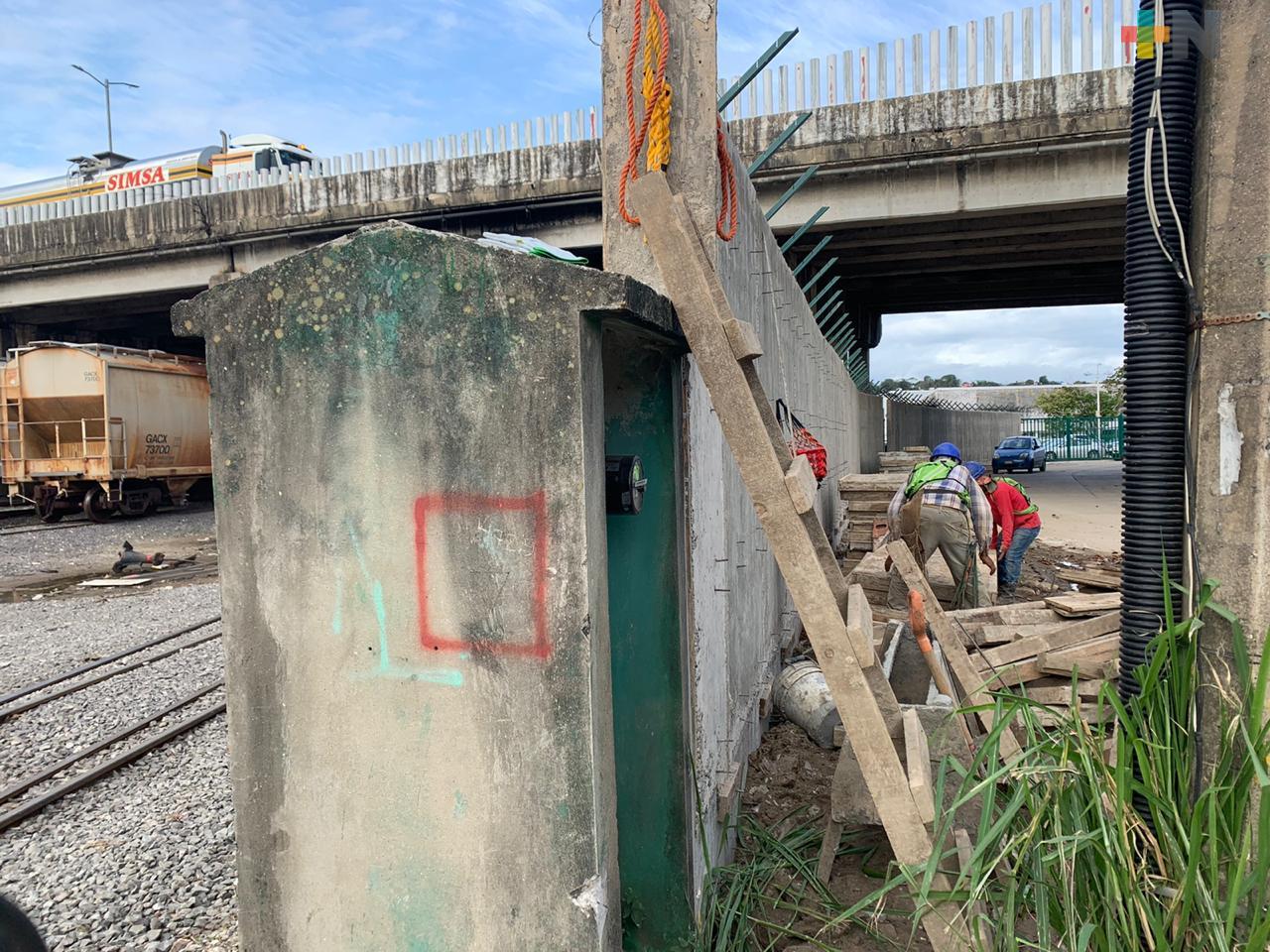 Empresa Ferrosur concluirá  barda debajo del puente Jorobas, en Coatzacoalcos
