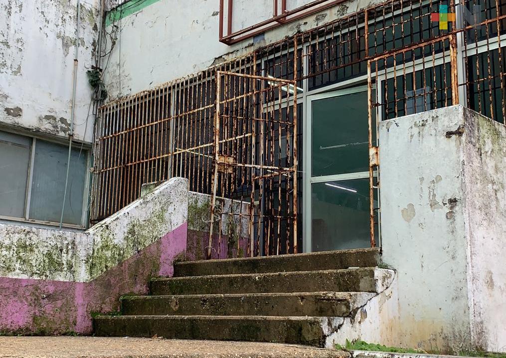 Correos de México en Coatzacoalcos está en malas condiciones por recortes presupuestales