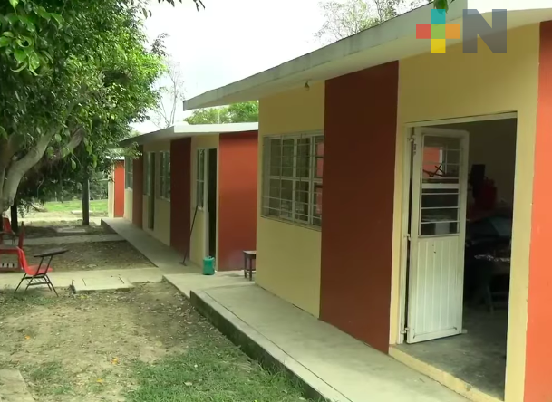 Autoridades de la SEV verifican construcción de obras en escuelas de zona norte del estado