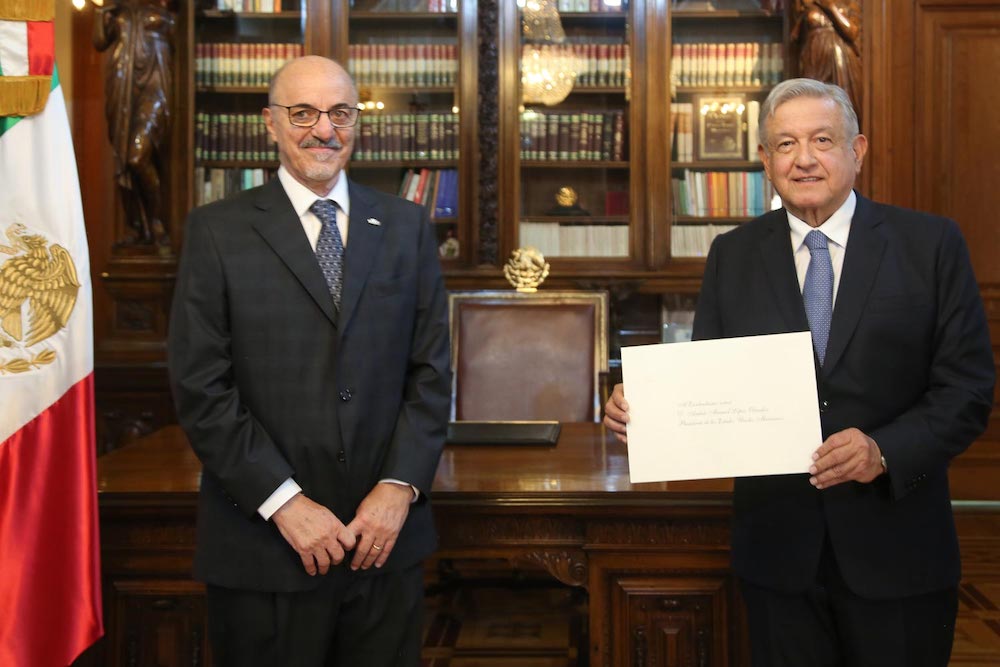 Presidente recibe cartas credenciales de embajadores en México