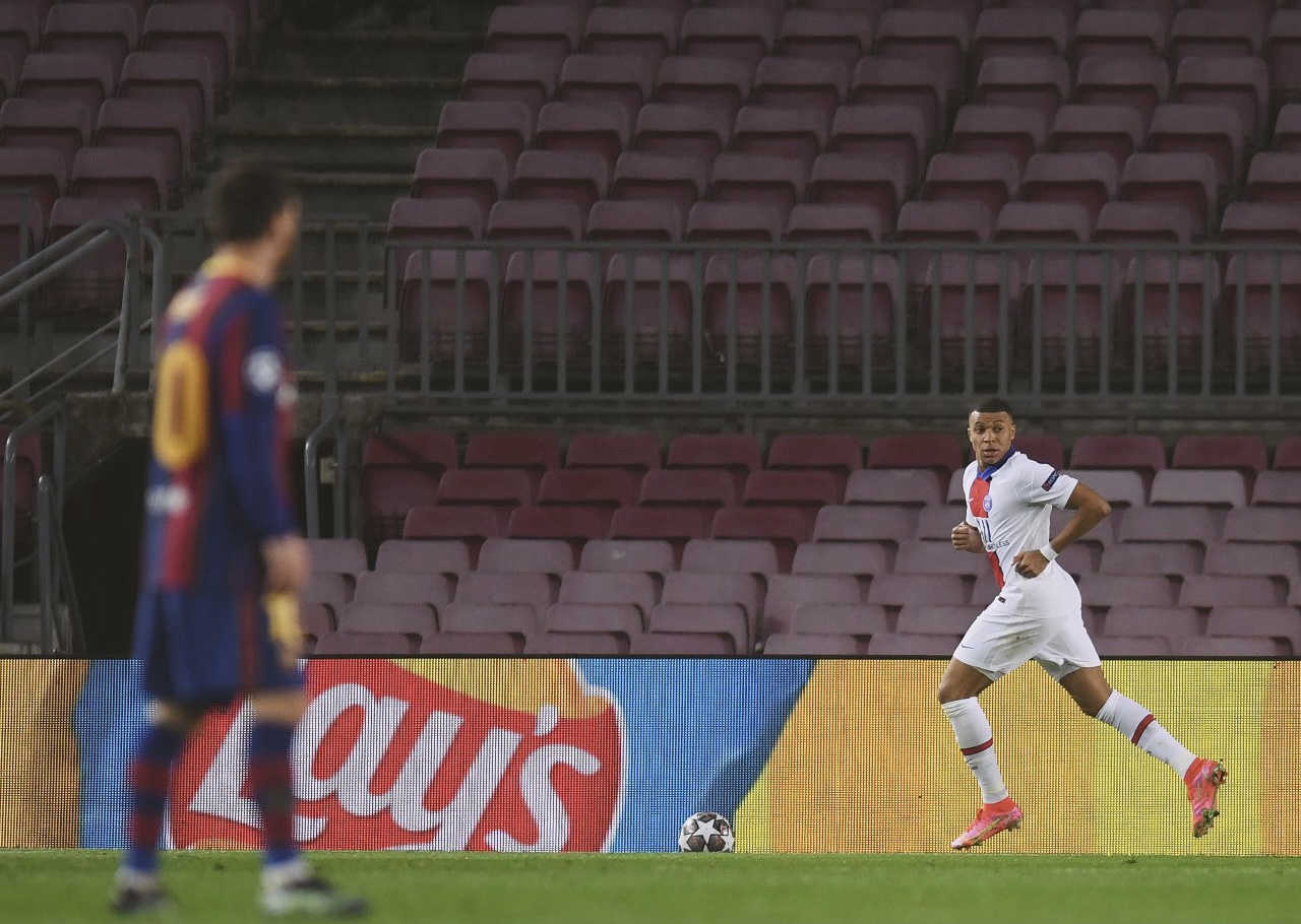 Hat trick de Mbappé y el PSG goleó 4-1 al Barcelona