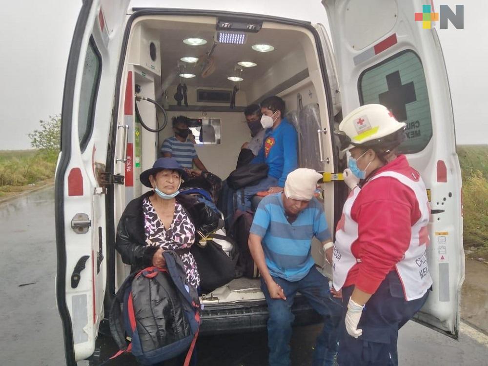 Accidente de transporte urbano dejó a 10 personas lesionadas en carretera Coatzacoalcos–Minatitlán