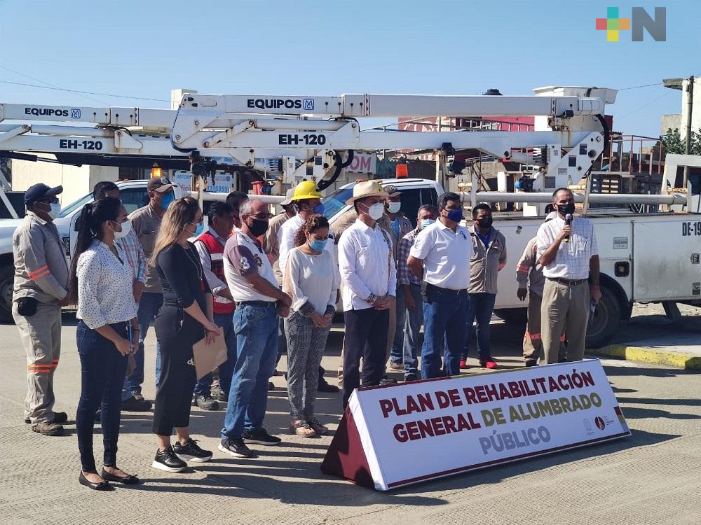 Ayuntamiento de Coatzacoalcos inició programa de rehabilitación de luminarias