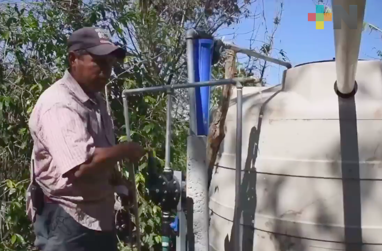 CAEV entrega sistema de captación de agua en Tepactícpac, localidad de Zongolica