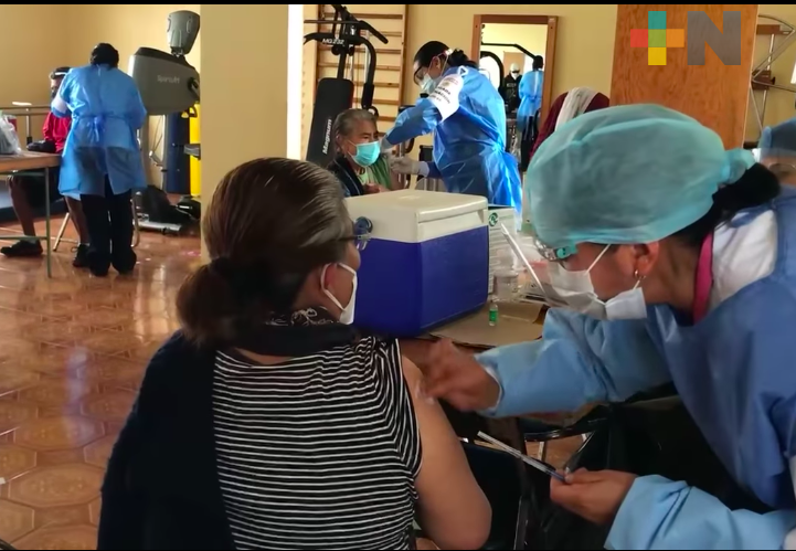 En Coatepec están agradecidos por recibir vacuna anticovid