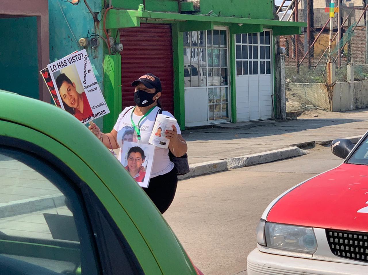 Colectivo de Madres en Búsqueda Coatzacoalcos realiza boteo para recaudar fondos