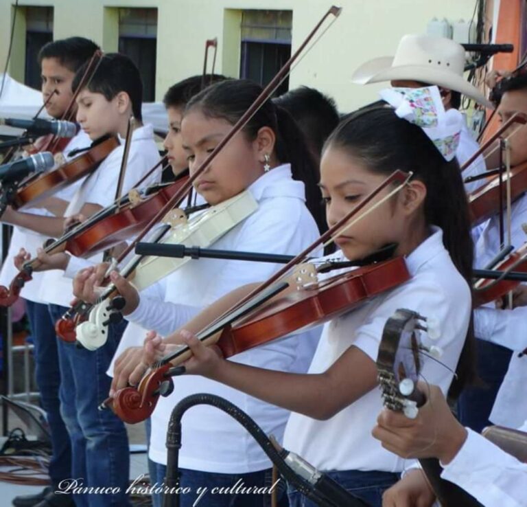 Folclor, sones jarocho y huasteco en la programación de Cultura con ambiente