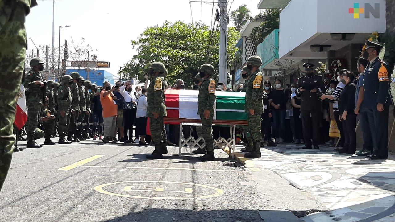Despiden con honores a militar fallecido en accidente de avión en El Lencero