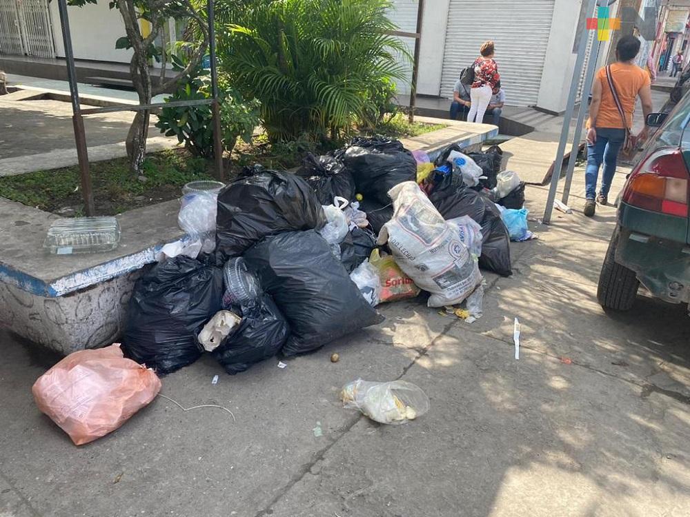 Autoridades de Tuxpan exhortan a no depositar desechos en la vía pública