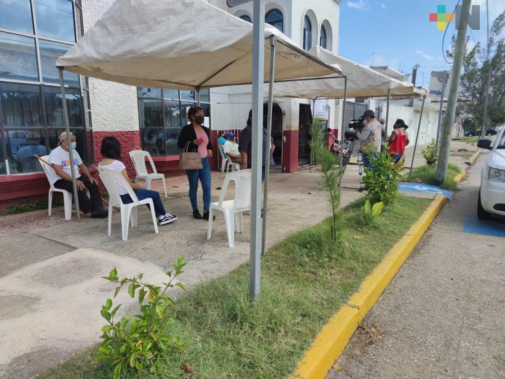 En Coatzacoalcos, adultos mayores dicen estar listos para recibir vacuna contra COVID-19