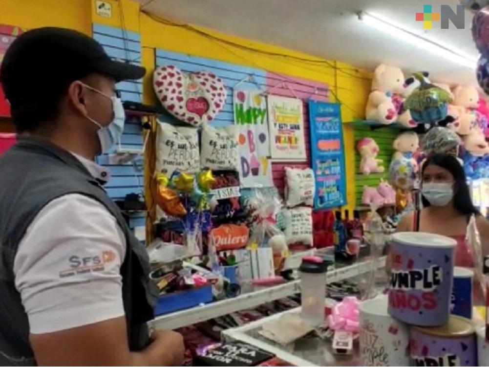 En Coatzacoalcos, personal de Salud visita comercios en vísperas del 14 de febrero