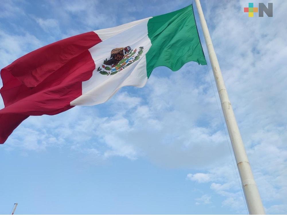 En Coatzacoalcos realizaron ceremonia del Día de la Bandera