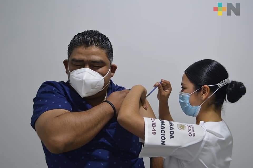 Personal del ISSSTE Veracruz recibe segunda dosis de vacunas contra COVID-19