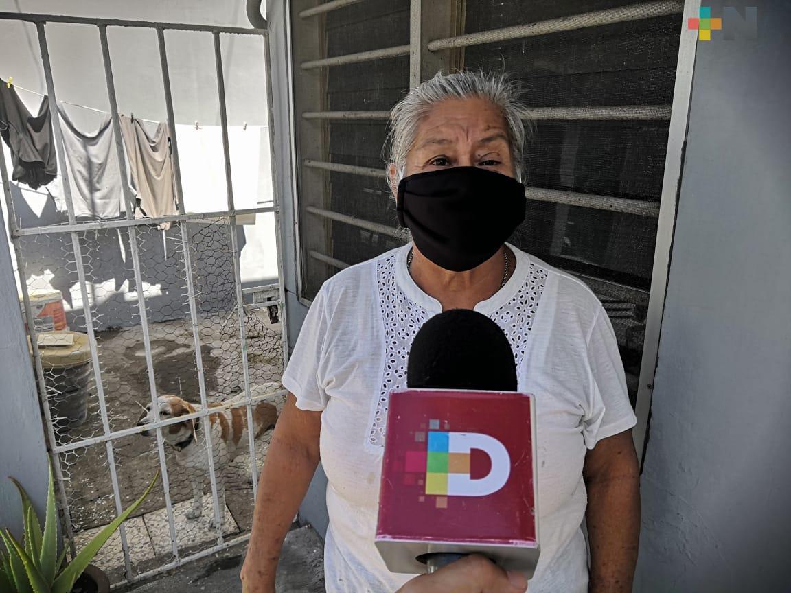 Noticia de pronta vacunación contra COVID-19 anima a personas mayores