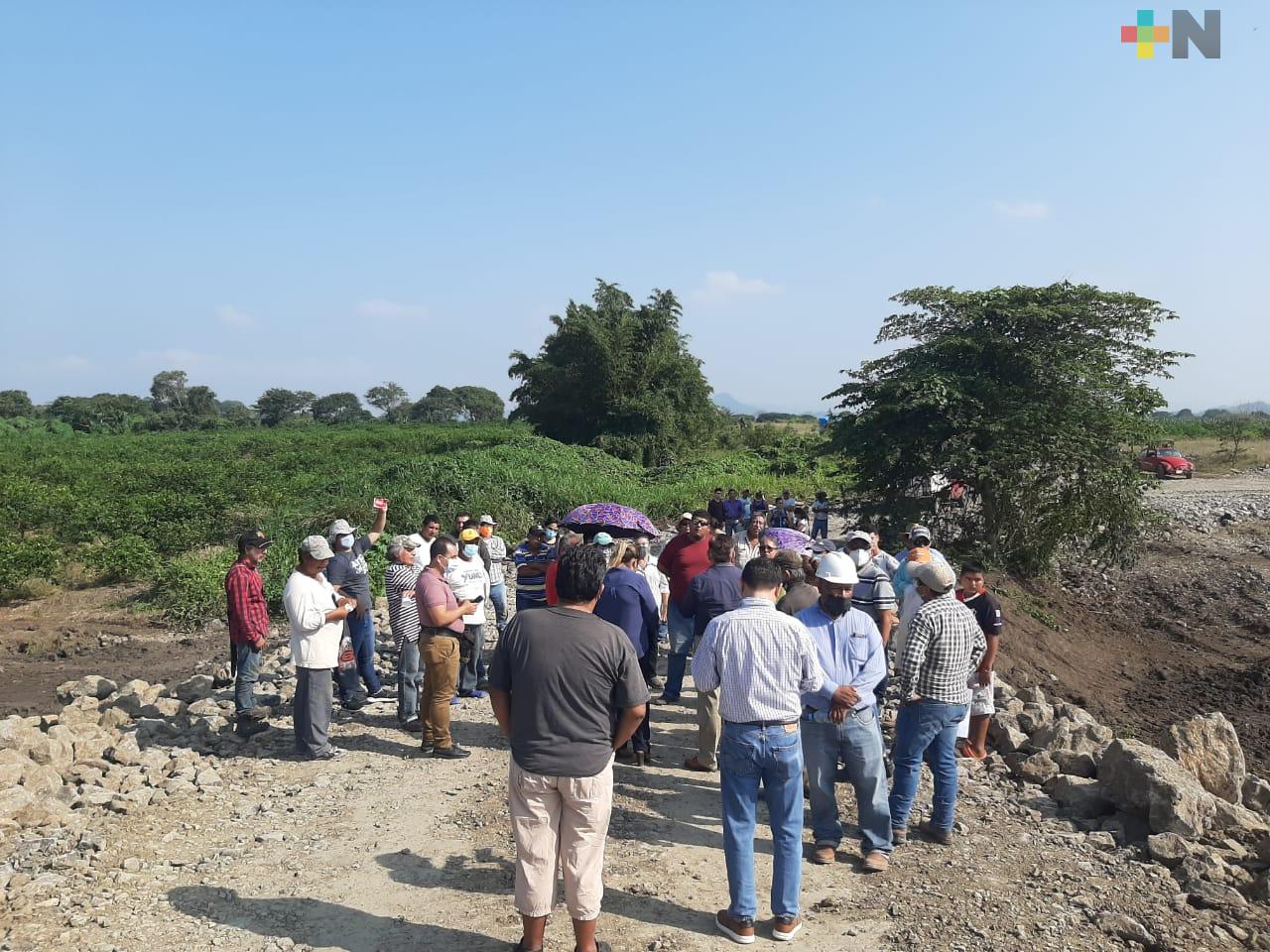 Se manifiestan contra la constructora Mota Engli, en Paso Largo