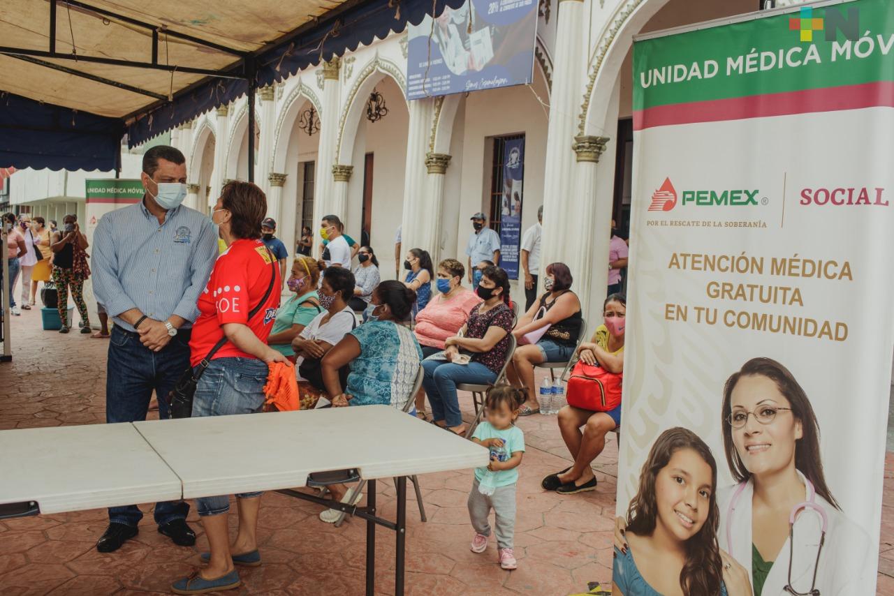Unidades médicas de Pemex ofrecen atención en Cosamaloapan