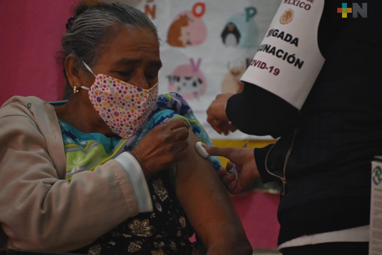 Más de 100 vacunas anti-covid se aplican diariamente a adultos mayores en Platón Sánchez
