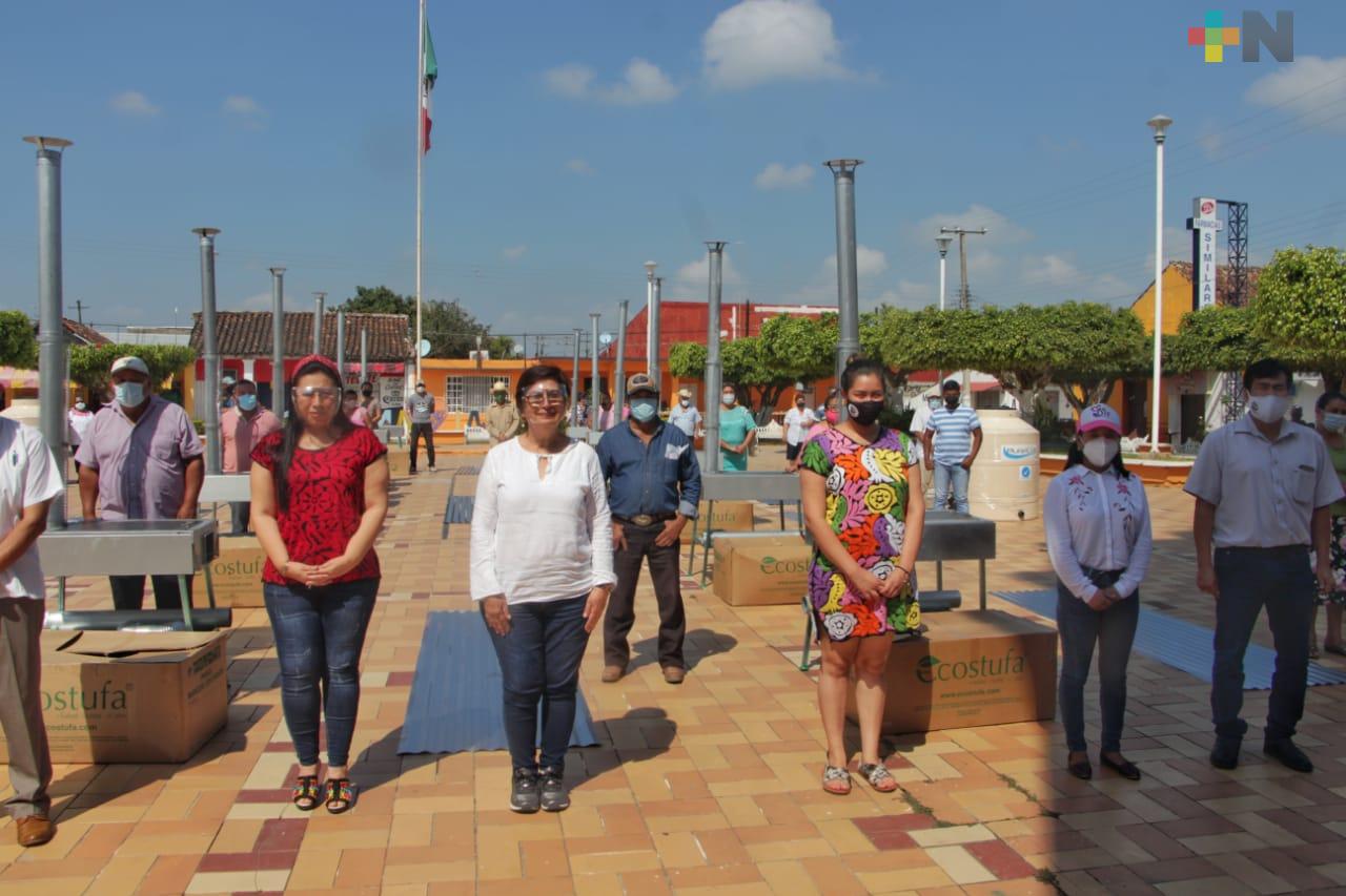 Entregan programas para el desarrollo a la vivienda, en Chacaltianguis