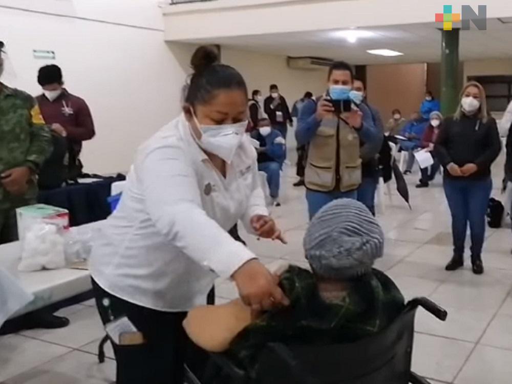 Veracruz amplió vacunación de adultos mayores a 31 localidades más, informó el  gobernador