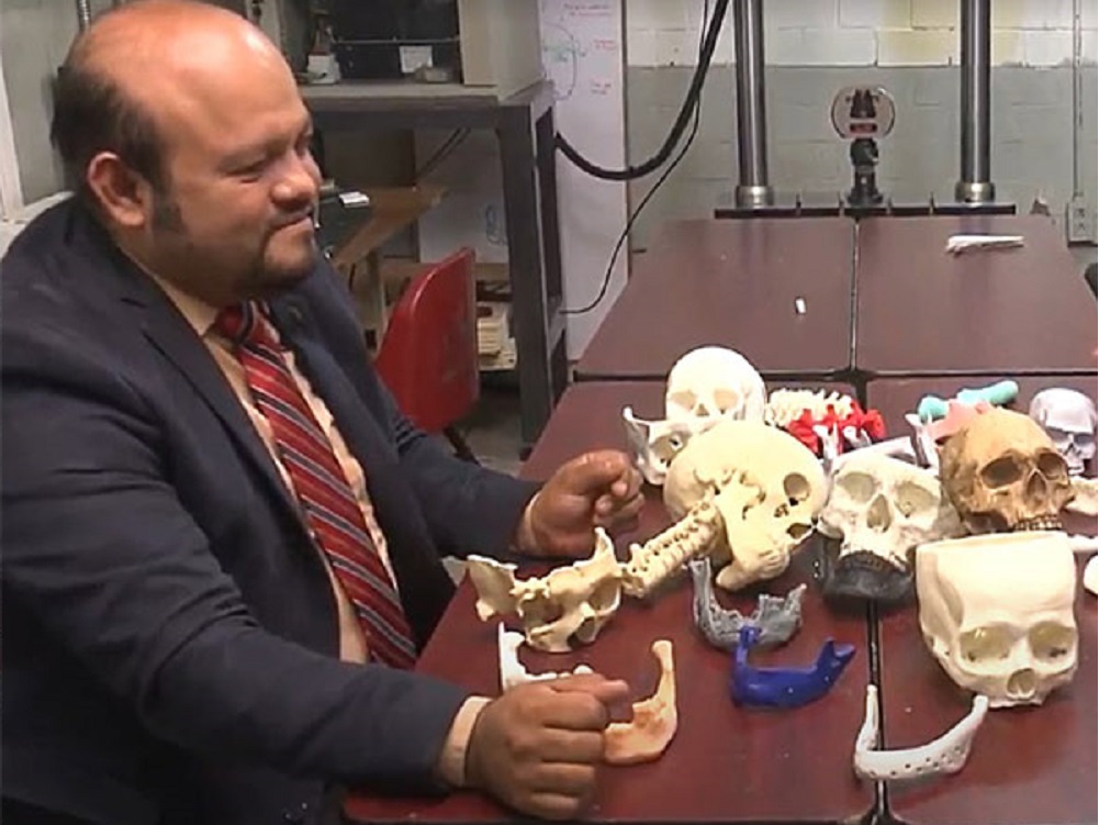 Publica científico del IPN libro sobre prótesis y sistemas ortopédicos de vanguardia