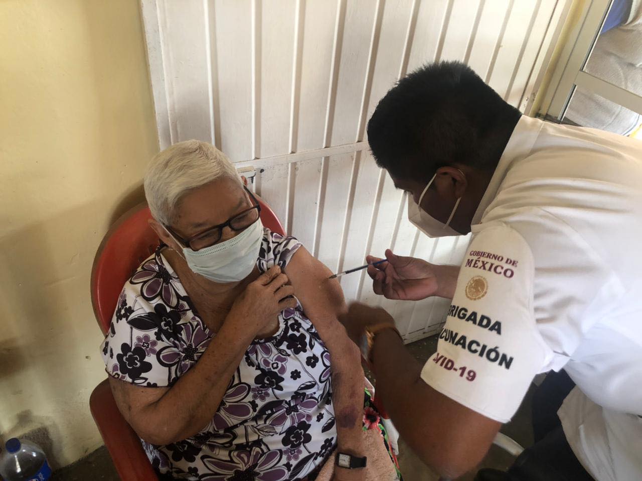 Inició vacunación domiciliaria para adultos mayores en municipio de Puente Nacional