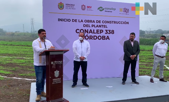 Zenyazen Escobar colocó primera piedra para dar inicio a la construcción del CONALEP en Córdoba