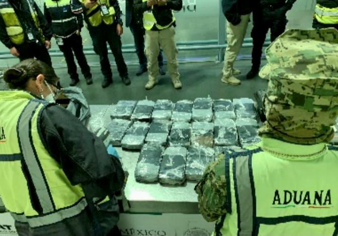 Incautan más droga en aeropuerto de la Ciudad de México