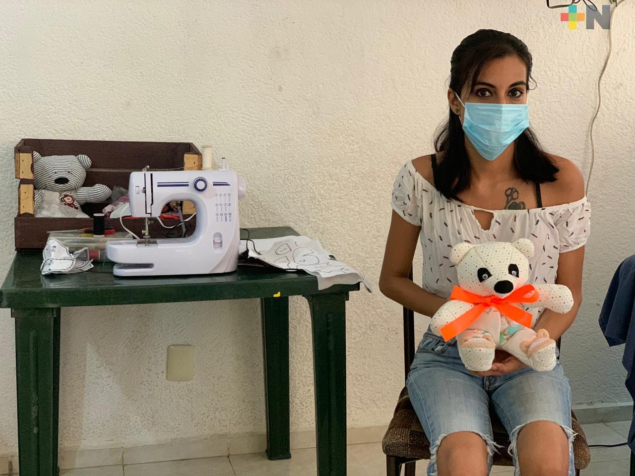 Crea osos de peluche con ropa de fallecidos por COVID-19 y sean recordados por su familia