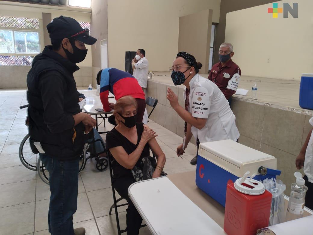Vacunación de adultos mayores se realiza en 66 puntos de 22 municipios del estado de Veracruz
