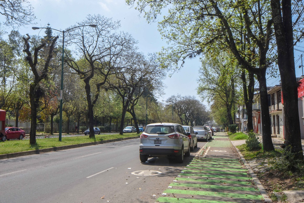 Empezarán a multar a quien deje su coche mal estacionado en ciclovía