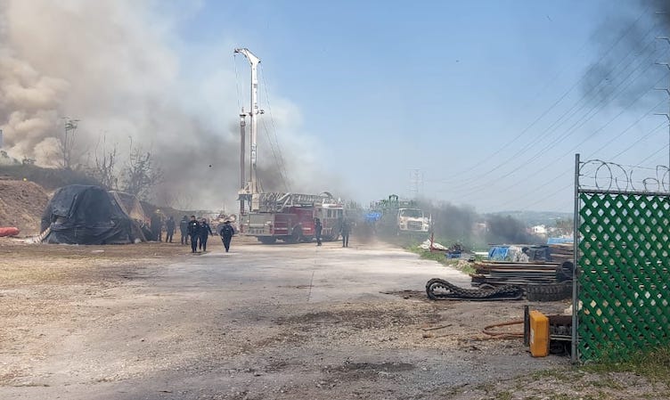 Sofocan incendio en la colonia Acueducto Ánimas, en Xalapa