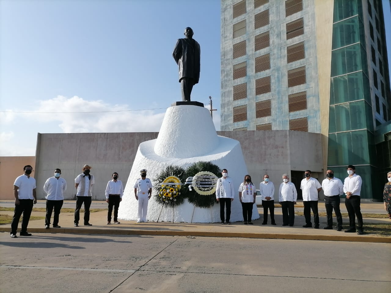 En Coatzacoalcos conmemoraron el 215 aniversario del natalicio de Benito Juárez