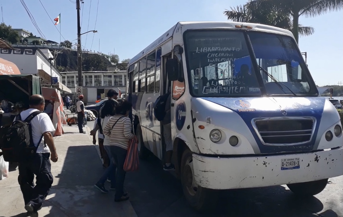 Conminarán a propietarios de unidades de transporte público a sustituir sus vehículos