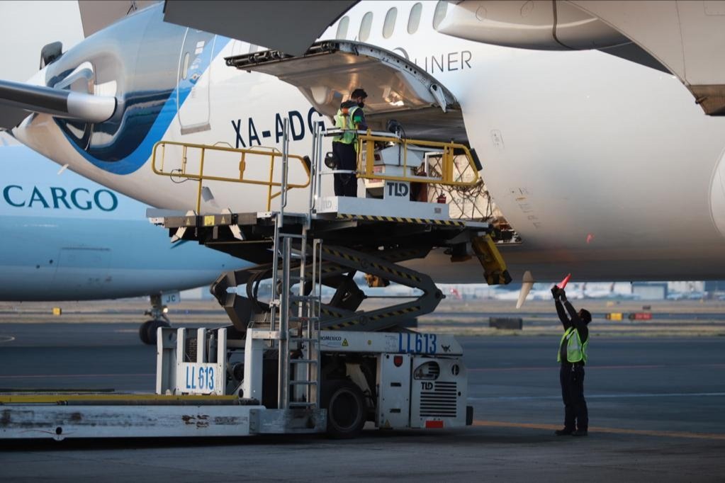 Llegó a México nuevo lote de vacunas Sputnik V, provenientes de Rusia
