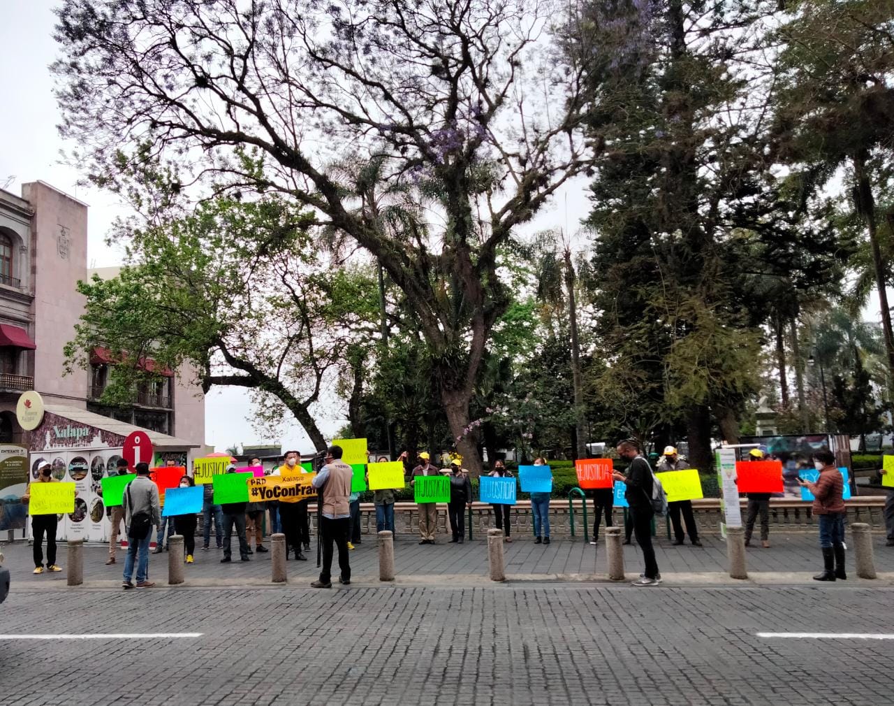 Perredistas de Veracruz se manifiestan previo a audiencia de Rogelio “N”