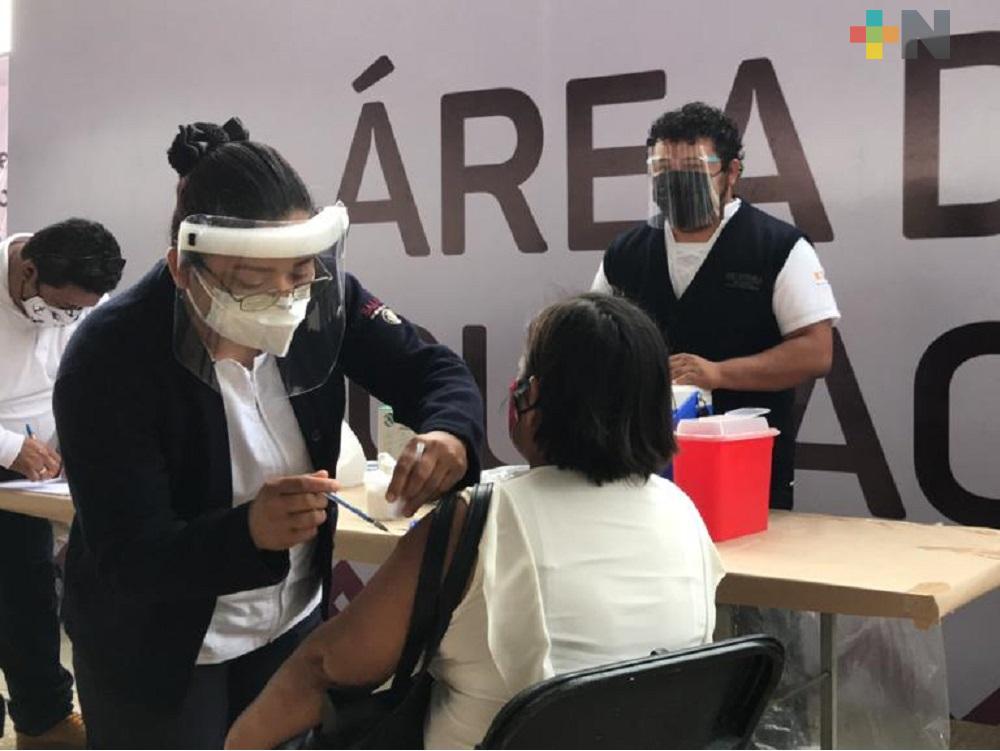 A partir de las siete de la mañana inició aplicación de vacuna Coronavac en Coatzacoalcos
