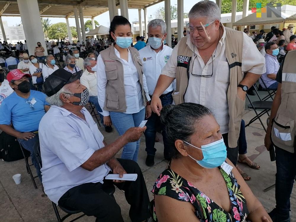 Antes de finalizar vacaciones de Semana Santa, se espera vacunar a población adulta de 106 municipios veracruzanos