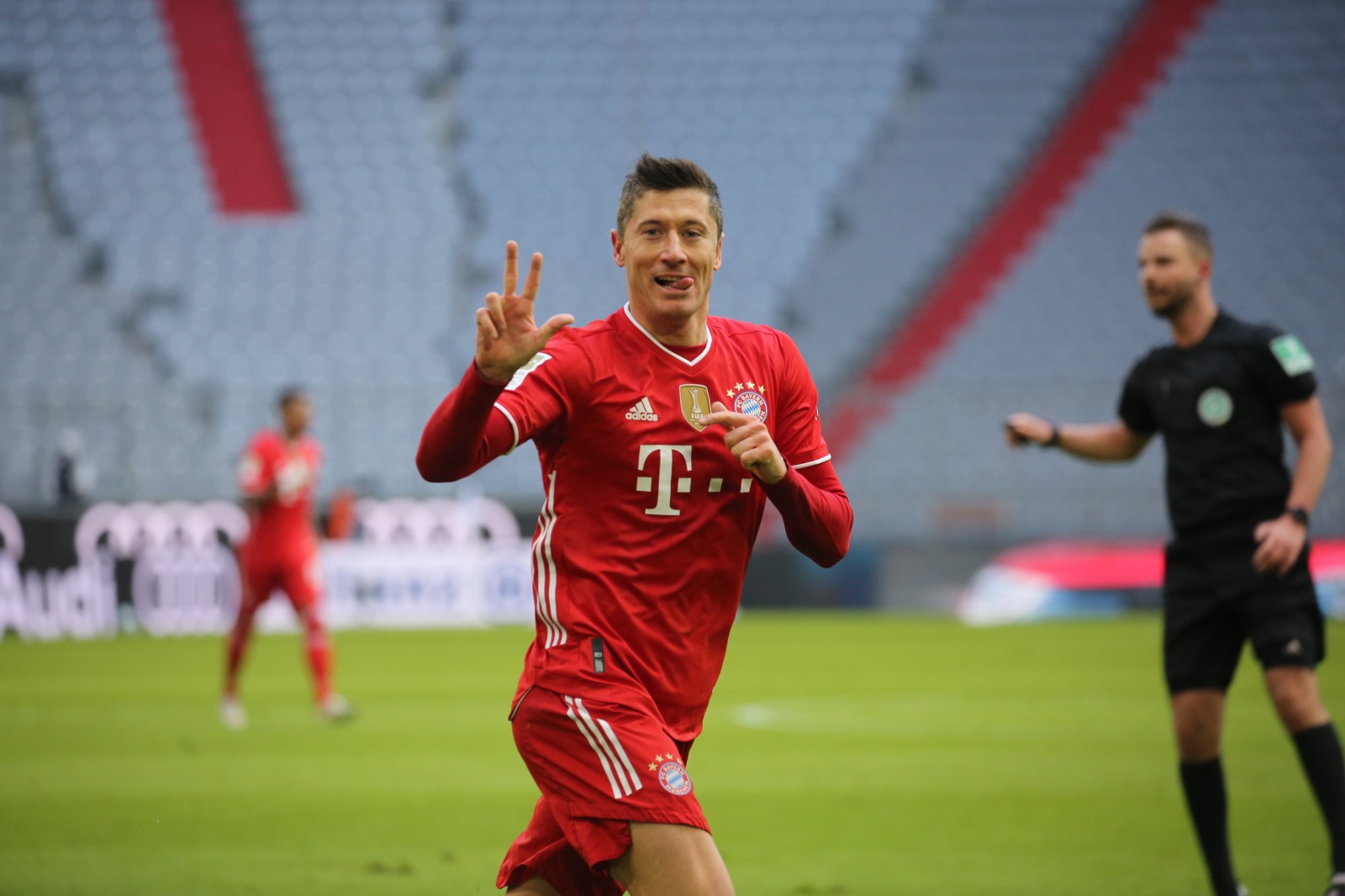 Bayern sigue arrollando en la Budesliga; con 10 hombres goleó al Stuttgart